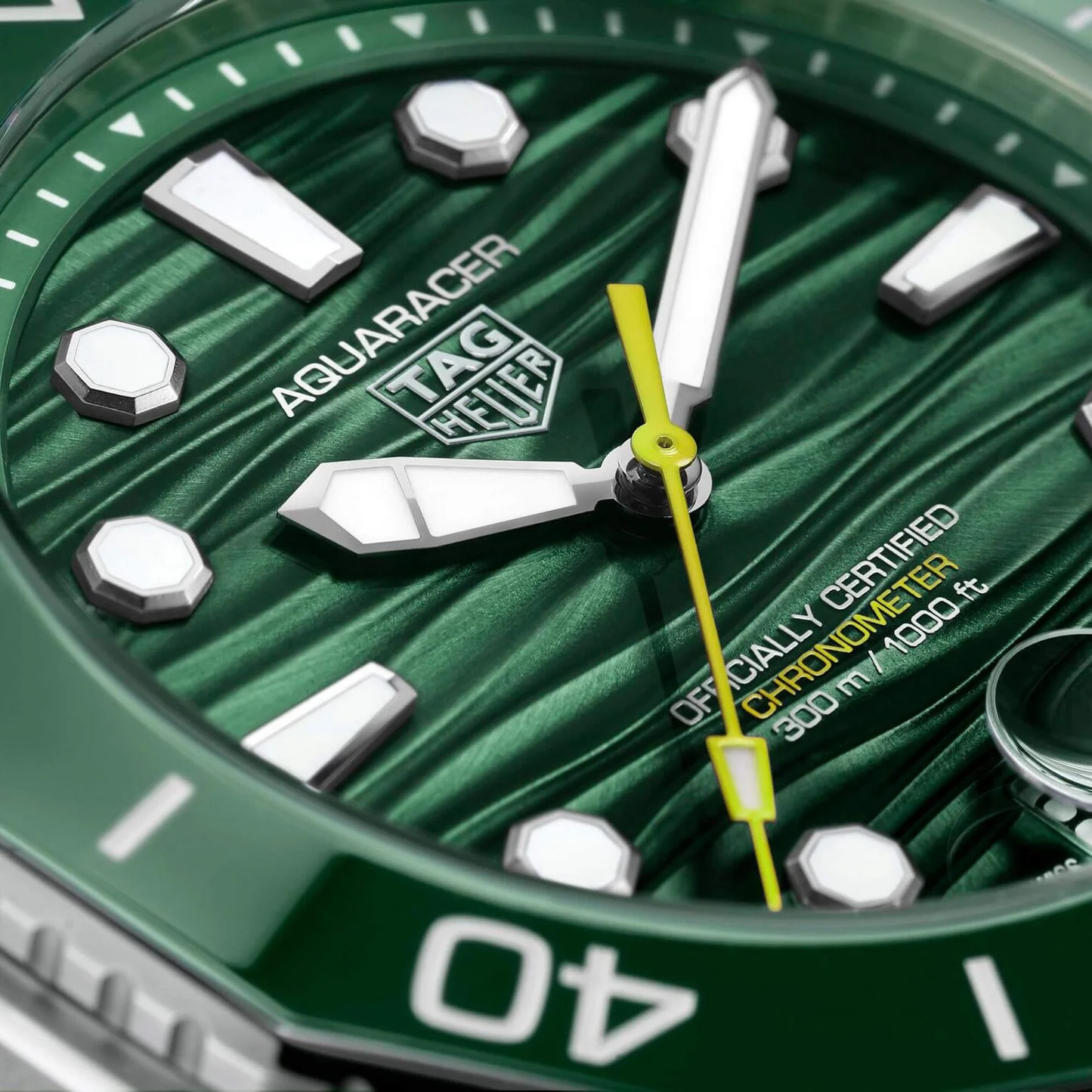TAG Heuer Aquaracer Professional 300 Date 42mm Green Dial Men's Watch - Image 3
